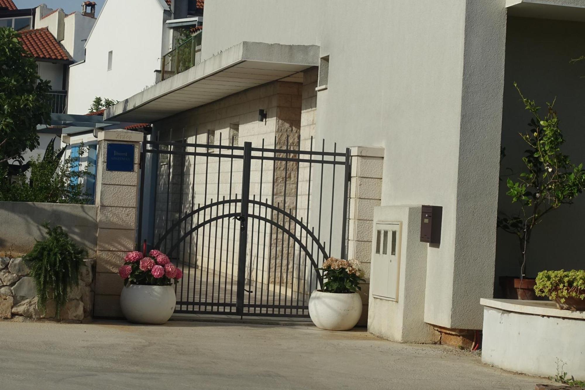 Apartment Tonka Vodice Exterior photo